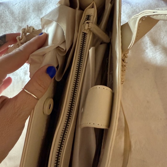 Betsey Johnson "skulltastic" 2 PC large skull tote and wristlet XOKIARA2 white - Picture 11 of 13